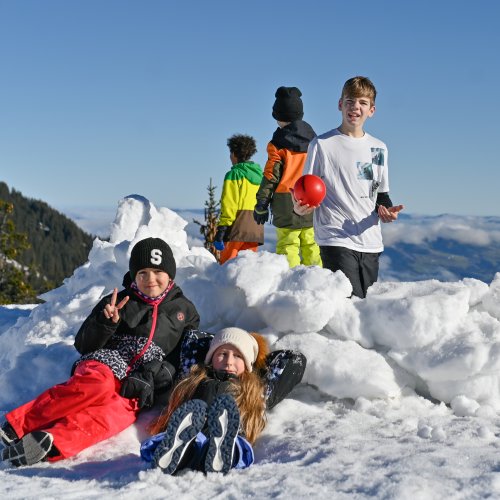 <img alt="" src="/images/1/4/9/a/d/149ad1c0e9714bba82b589fa55f5ac907c548bfd-schneetag2024-10-von-43.jpg?alt" />